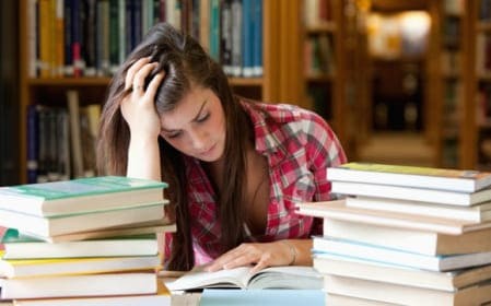 Filho universitário tem direito à pensão alimentícia?